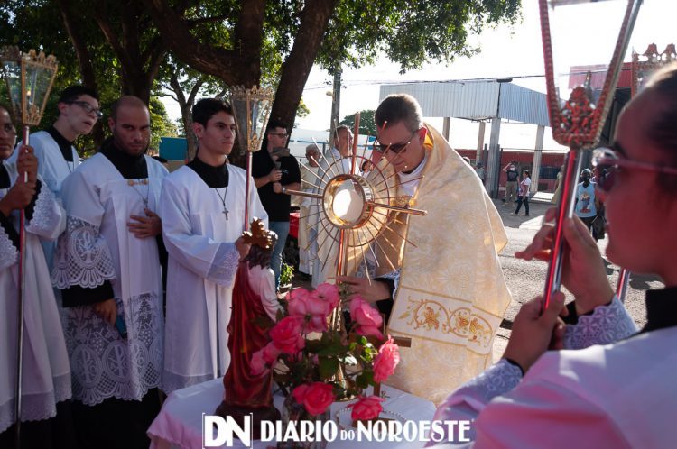 Confira a cobertura fotográfica das celebrações de Corpus Christi em Paranavaí