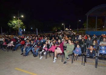Cinema na Orla teve sessão lotada