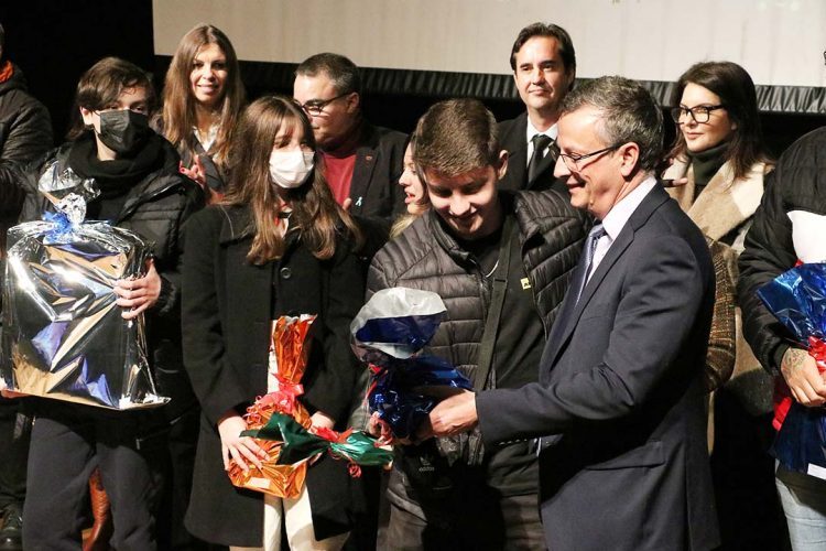 Estado avança em plano contra as drogas e premia iniciativas de conscientização dos jovens