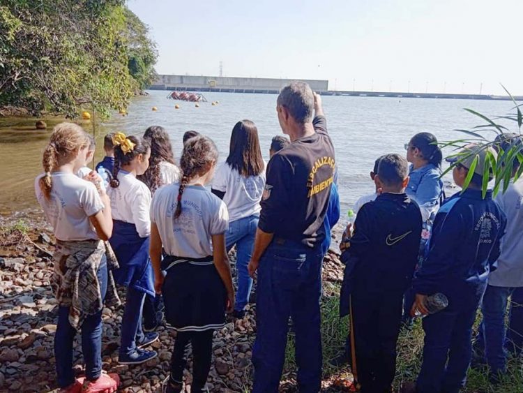 Alunos da rede municipal de Porto Rico têm aula de meio ambiente ao ar livre