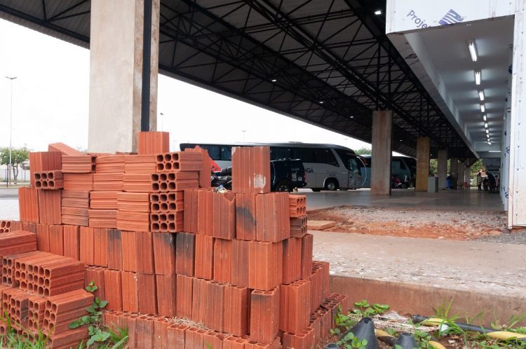 Mais de um ano depois, Prefeitura retoma  obras de reforma da rodoviária de Paranavaí