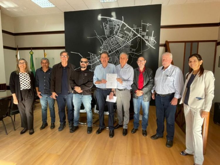 Em visita a Paranavaí, deputado Luciano Ducci confirma recursos para diversas obras