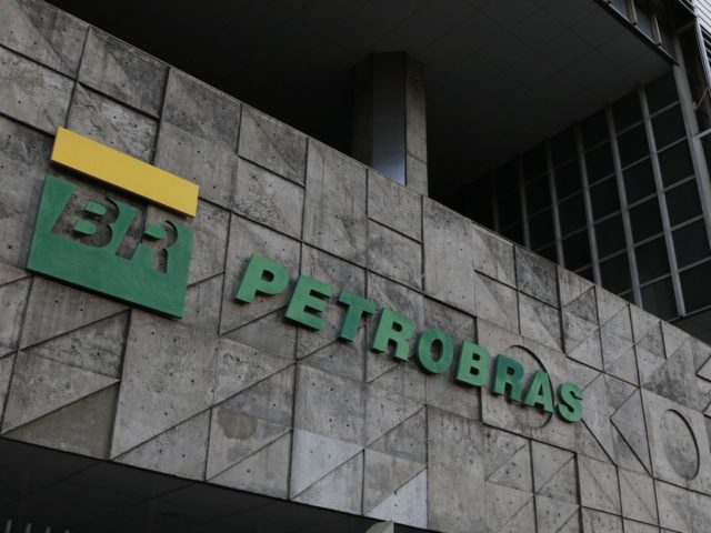Presidente da Petrobras vai renunciar nesta segunda-feira, afirma governo