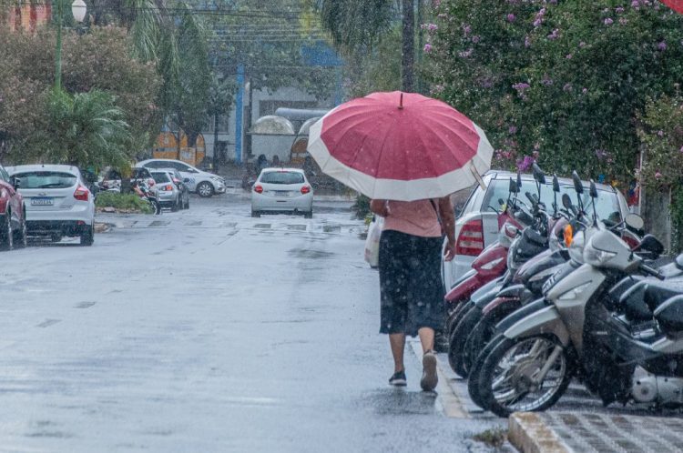 Faz sol em Paranavaí neste sábado e volta a chover no domingo, prevê Simepar