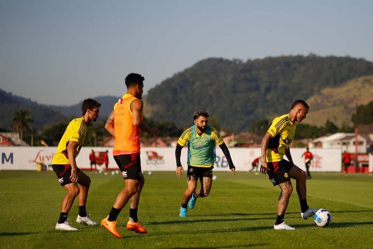 Flamengo recebe Tolima em meio a expectativas com a chegada de Vidal