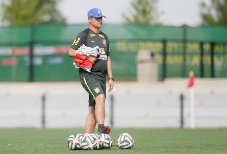 Treinador fala sobre a montagem do elenco para o estadual