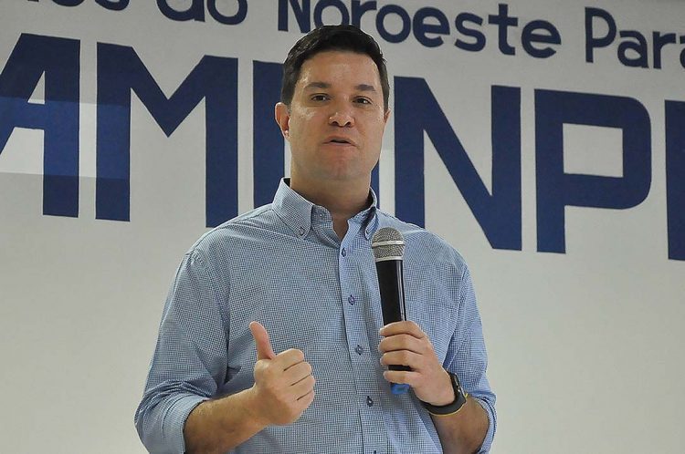 Prefeitos apresentam demandas da região ao pré-candidato a senador Guto Silva