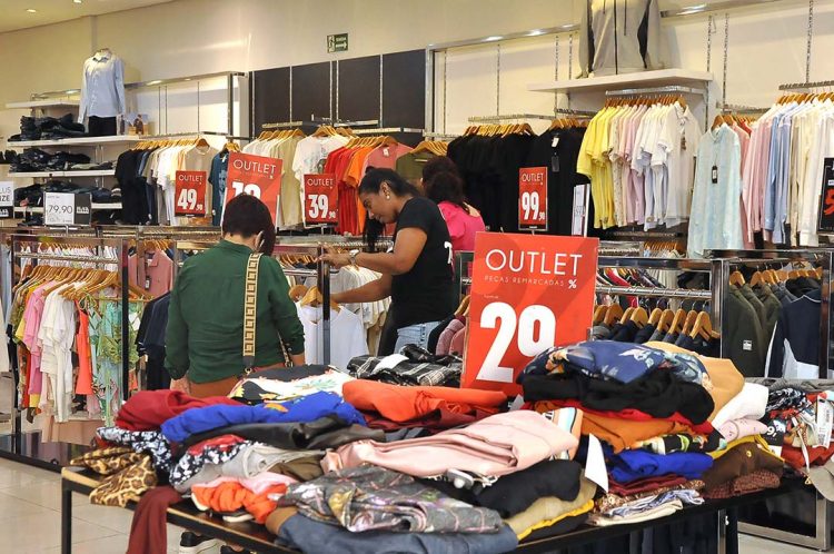 Confiança dos comerciantes paranaenses cresce novamente