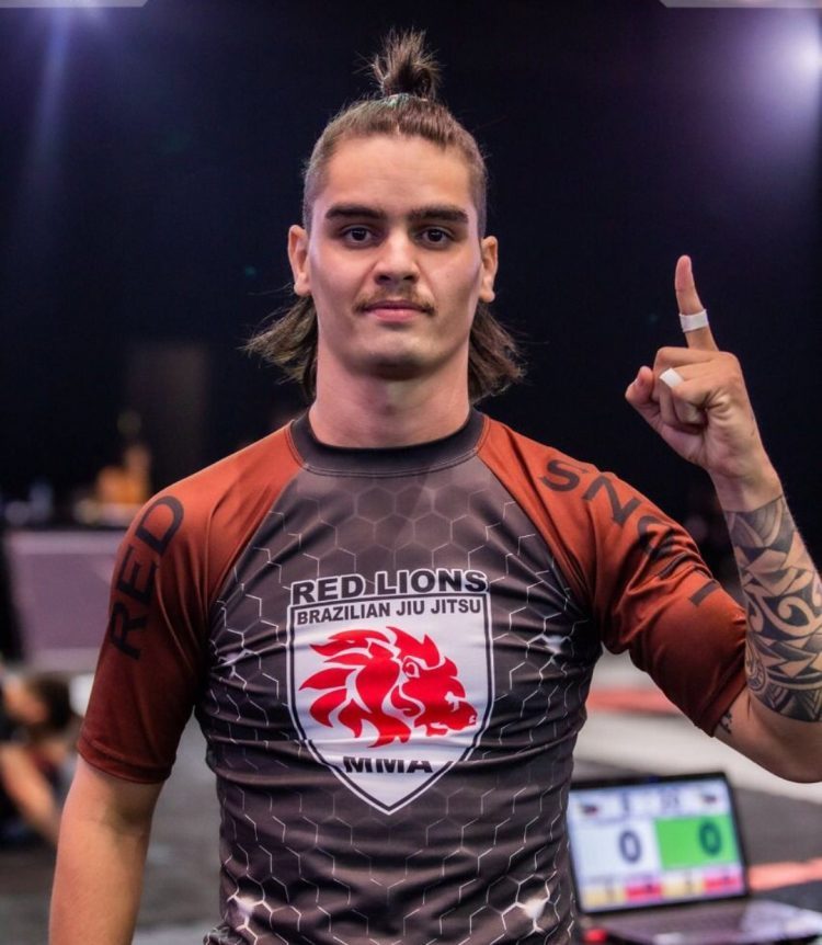 Thiago Fael participa de competição de MMA em Maringá