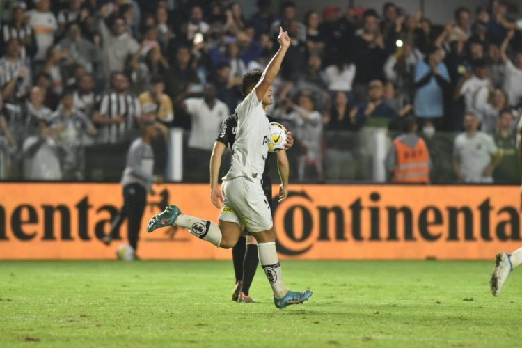 Santos vence, mas Corinthians controla vantagem e avança na Copa do Brasil