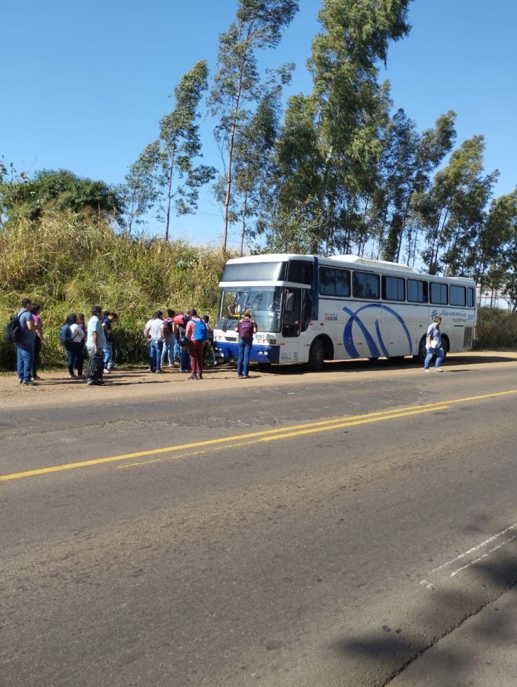 PRF apreende ônibus com mercadorias trazidas do Paraguai