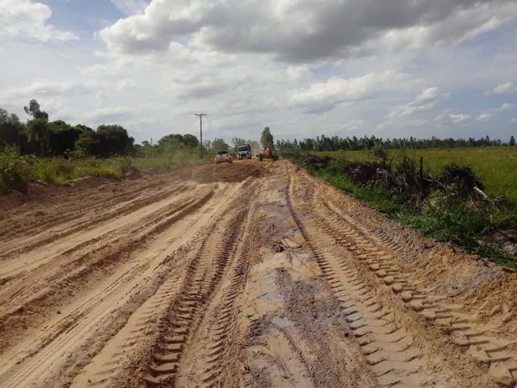 Município revitaliza estradas do Ribeirinha e Porto Jundiá