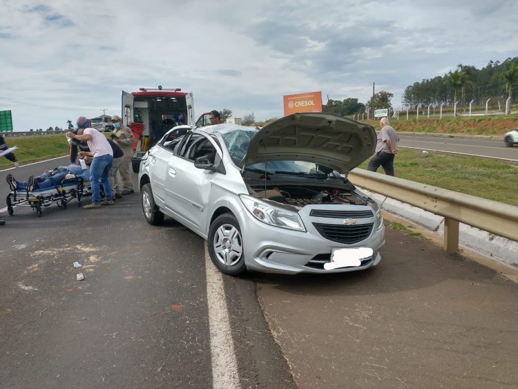 Acidente em frente à Cocamar, na BR-376, deixa quatro pessoas feridas