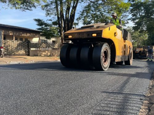 Município executa reperfilamento na Rua Mateus Leme
