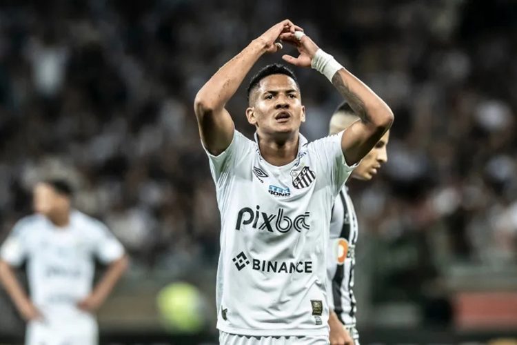 Falta de cultura tática pesa, e Ângelo perde espaço