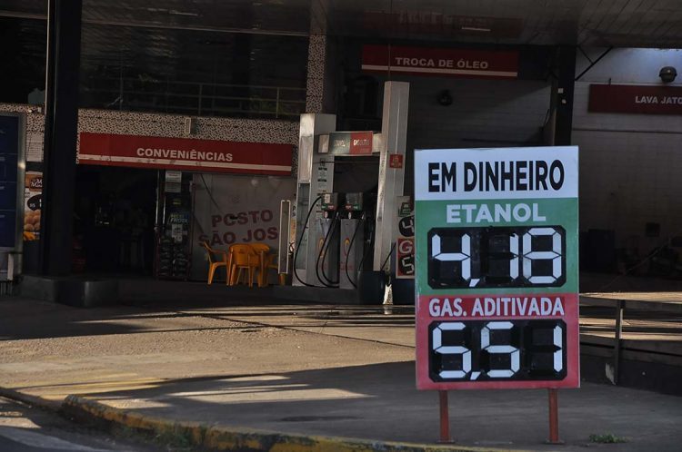 Pesquisa aponta variação de 17,38% no preço da gasolina aditivada