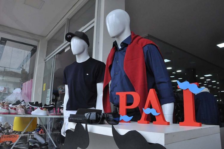 Comércio de Paranavaí tem horário diferenciado de atendimento nesta sexta-feira e sábado