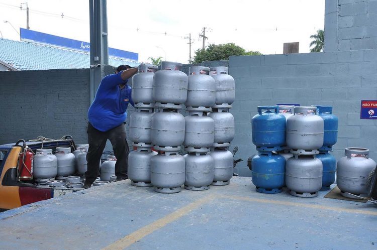 Variação de até 30,58% no preço do gás de cozinha em Paranavaí