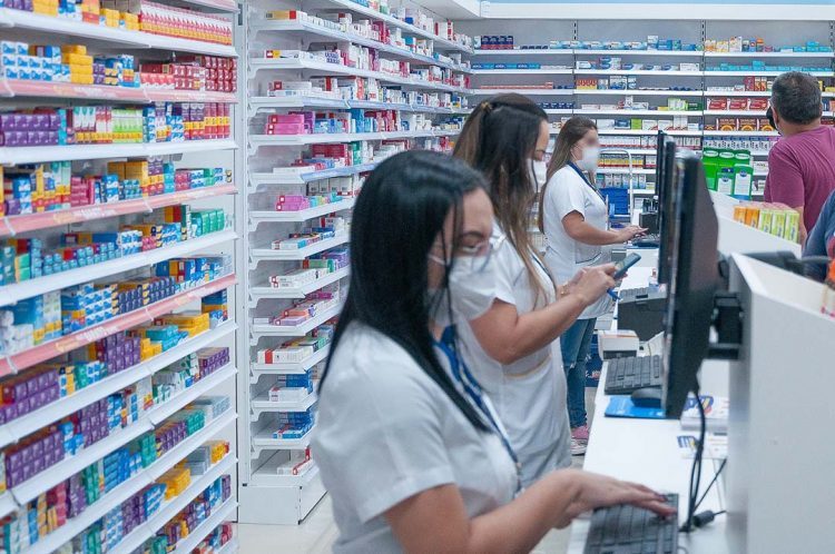 Acordo coletivo fixa reajuste salarial  dos farmacêuticos da região em 10,80%