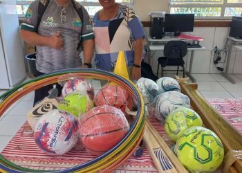 Escola Porto Rico ganha kit com materiais esportivos