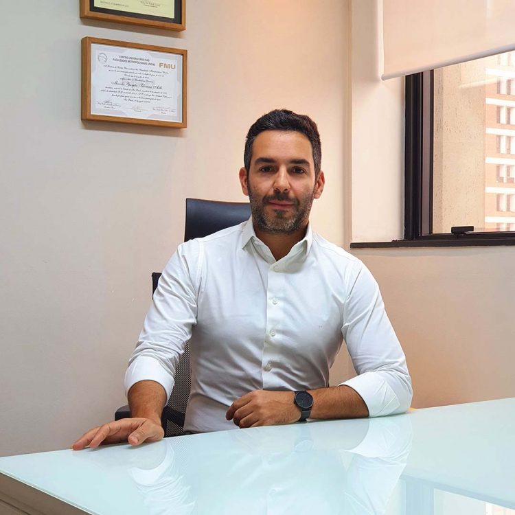 Aposentado que continua no mercado de trabalho tem acesso restrito aos benefícios