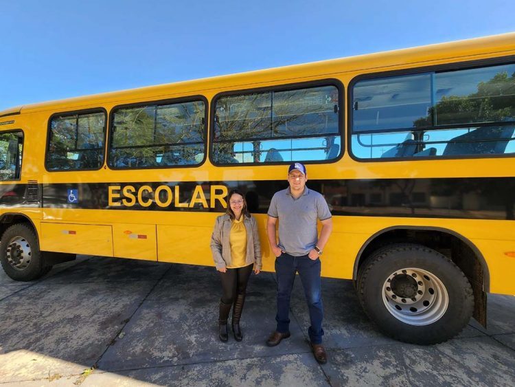 Município recebe ônibus escolar para 59 passageiros