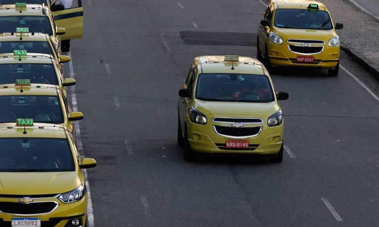 Prefeituras farão cadastro para o auxílio taxista Parcelas serão pagas a partir de 16 de agosto