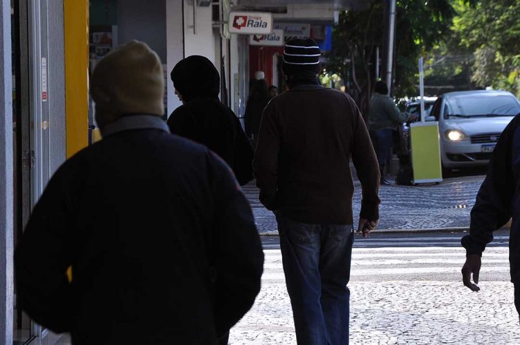 Temperaturas se mantêm baixas em Paranavaí, mas não há previsão de chuva