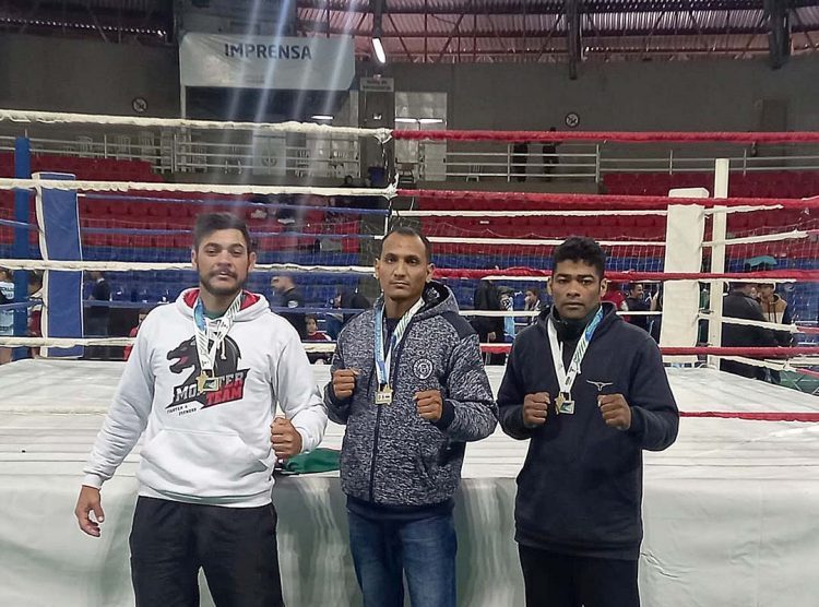 Lutadores da equipe Monster Team de  Paranavaí são campeões na Copa Paraná