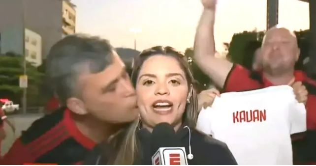 Jornalista é assediada ao vivo e torcedor do Flamengo é preso