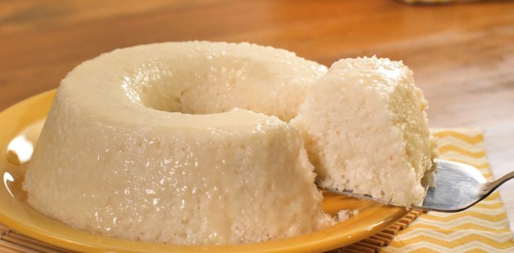 Que tal fazer um bolo cremoso de tapioca que não vai ao forno?