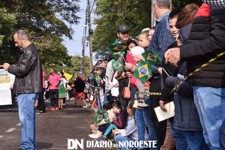 Confira cobertura fotográfica do desfile da Independência em Paranavaí