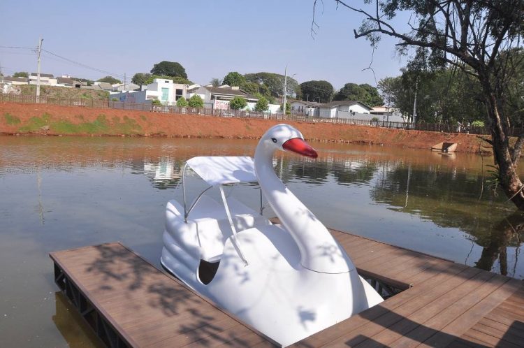 Lago do Parque Ouro Branco ganha pedalinhos e caiaques