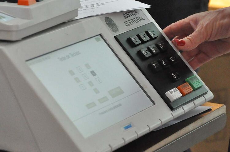 Os jovens, os idosos e o exercício da cidadania nas eleições