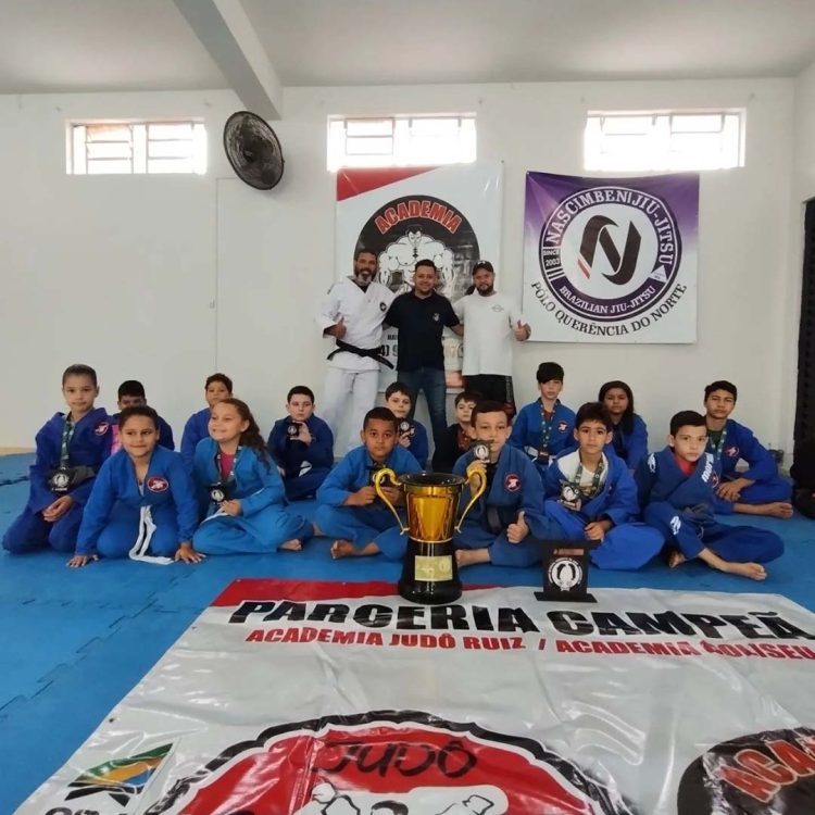 Prefeito Alex Fernandes prestigia atletas medalhistas no Torneio Regional de judô