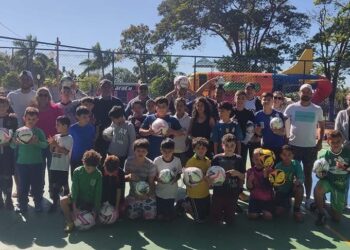 Município inaugura quadra poliesportiva na Praça Central