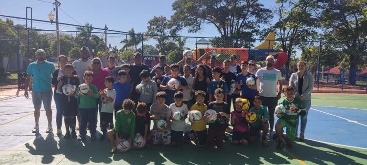 Município inaugura quadra poliesportiva na Praça Central