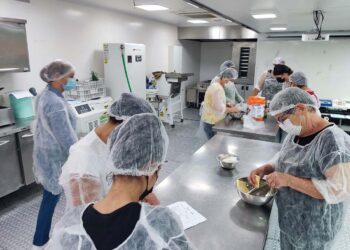 Carreta Escola do Senac qualifica moradores de Porto Rico
