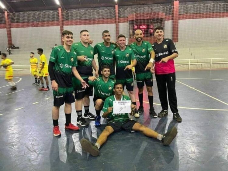 Equipe de handebol conquista  terceiro lugar em competição