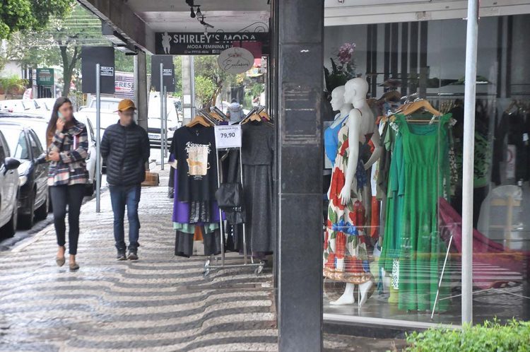 Comércio, serviços e repartições públicas: confira o que abre e o que fecha neste feriado