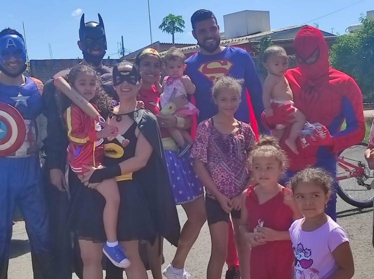 Projeto arrecada doces para entregar  às crianças de comunidades carentes