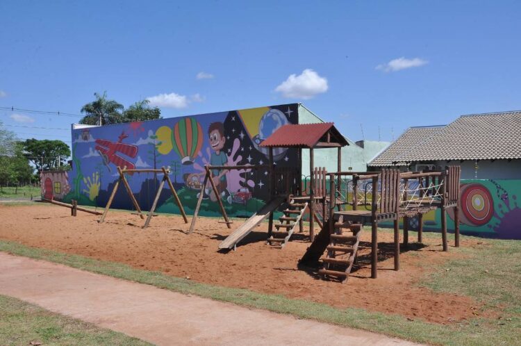 Imagens e palavras homenageiam empresário Caio Augusto em praça pública de Paranavaí