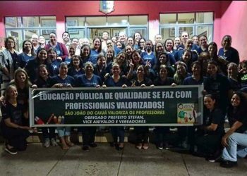 Prefeito sanciona lei do piso e plano de carreira dos professores