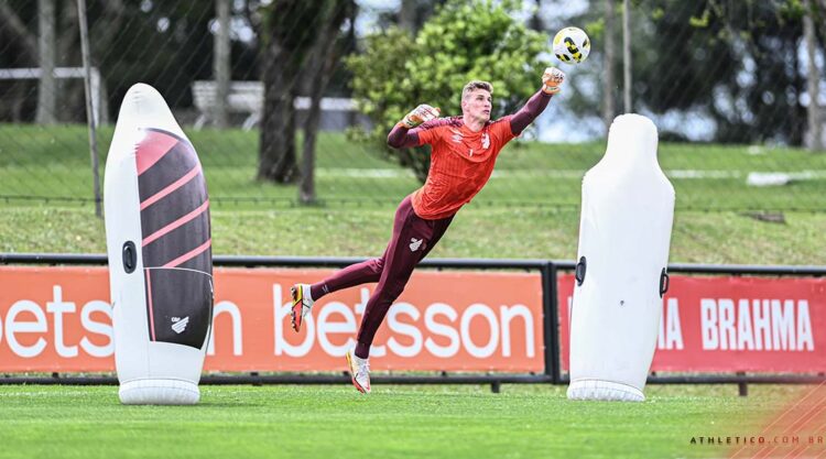 Athletico-PR visita Red Bull Bragantino querendo se colar ao G4