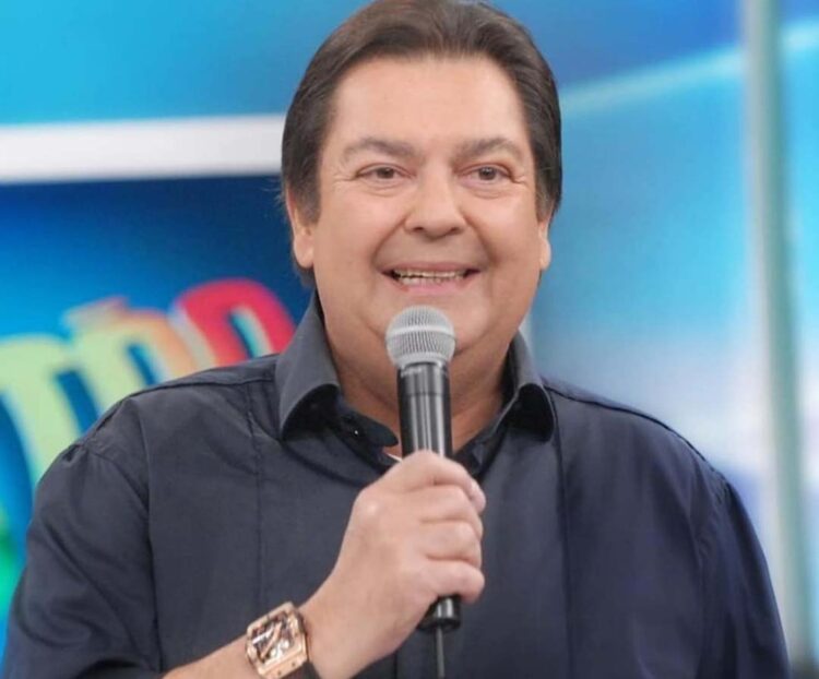Faustão aparece com relógio de R$ 3 milhões da sua coleção