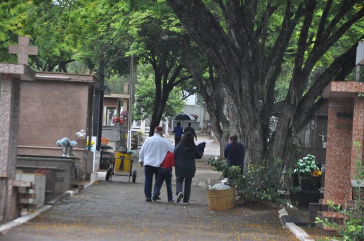 Confira os horários de missas nos cemitérios de Paranavaí