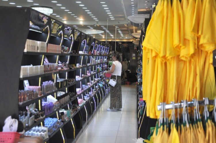 Confiança do comerciante sobe 3,8% em outubro