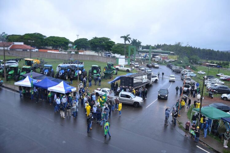 Manifestantes contestam lisura do processo eleitoral e dizem não aceitar Lula presidente