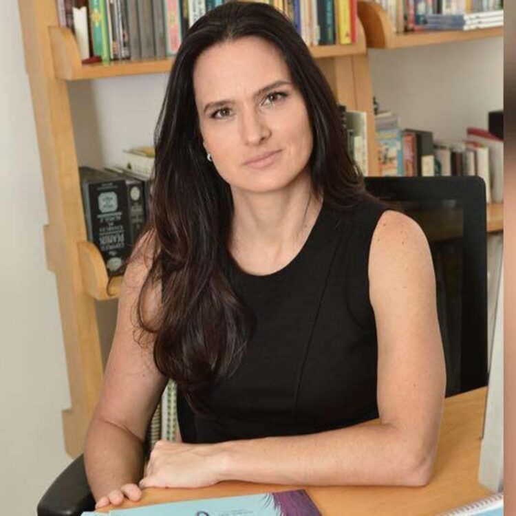 Criadora da série Zuzubalândia lança livro infantil