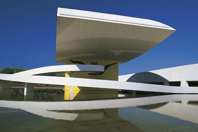 Museu Oscar Niemeyer abre ao público nesta segunda-feira